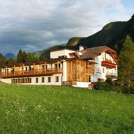 Alpin Stile Hotel Laion Exteriör bild